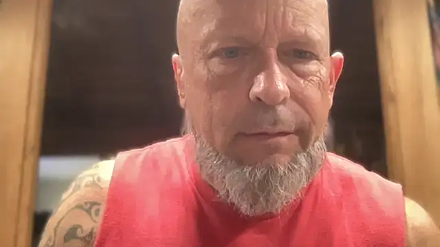 Snapshot of FitFloridaGuy chatting on August 4, 2026, 5:48 pm FitFloridaGuy online show from August 4, 2026, 5:48 pm