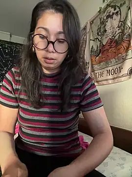 Snapshot of Lauraxbatista chatting on August 4, 2026, 6:43 pm Lauraxbatista online show from August 4, 2026, 6:43 pm