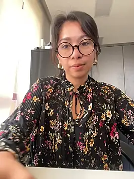 Snapshot of Lauraxbatista chatting on August 5, 2026, 9:34 am Lauraxbatista online show from August 5, 2026, 9:34 am