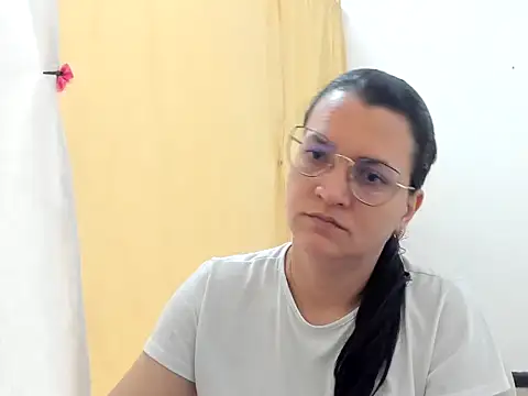 MARILYN GARCIA online show from October 24, 2025, 1:51 pm