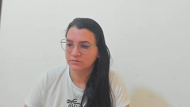 MARILYN GARCIA online show from December 2, 2025, 4:57 pm