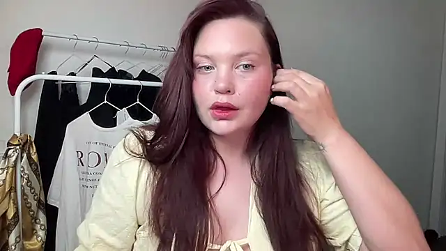Snapshot of rich_lily chatting on August 4, 2026, 9:50 pm rich lily online show from August 4, 2026, 9:50 pm