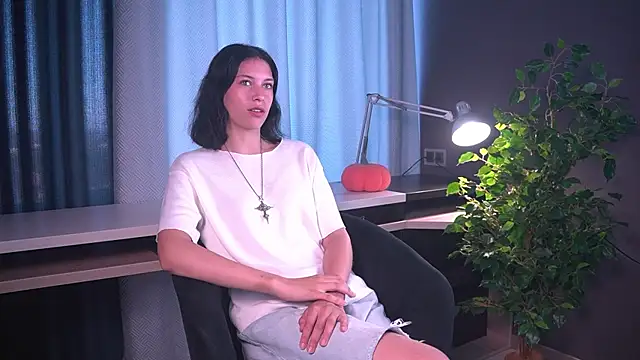 Snapshot of JolynnPanos chatting on August 8, 2026, 11:34 am JolynnPanos online show from August 8, 2026, 11:34 am