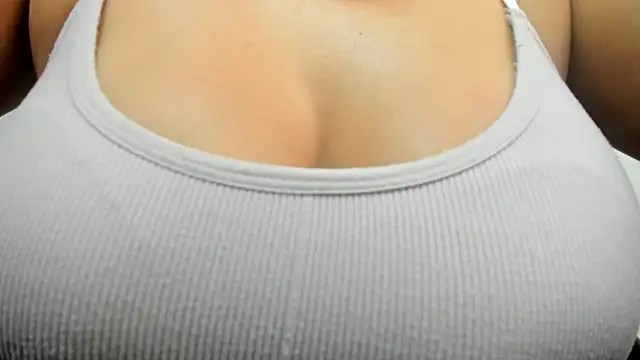 Snapshot of Emilia_Betancourt0923 chatting on August 8, 2026, 3:03 pm Emilia Betancourt0923 online show from August 8, 2026, 3:03 pm
