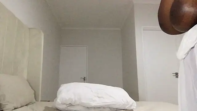 xBUSTY CANDYx online show from January 24, 2025, 11:23 pm