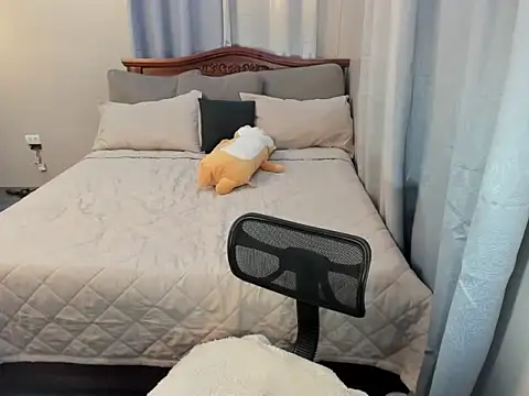 LegendaryNicole online show from March 17, 2026, 1:36 pm