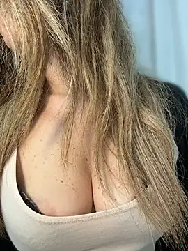 sexylenia online show from April 30, 2026, 10:36 pm