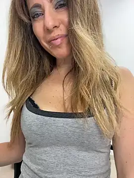 Snapshot of sexylenia chatting on June 1, 2026, 10:33 pm sexylenia online show from June 1, 2026, 10:33 pm