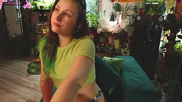 Snapshot of Dead_Butterfly chatting on October 30, 2025, 3:41 am Dead Butterfly online show from October 30, 2025, 3:41 am