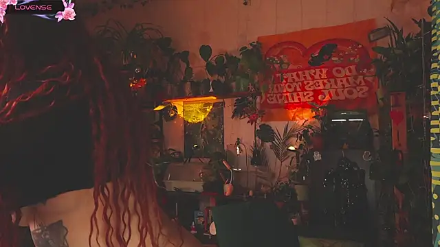 Snapshot of Dead_Butterfly chatting on November 18, 2025, 3:34 am Dead Butterfly online show from November 18, 2025, 3:34 am