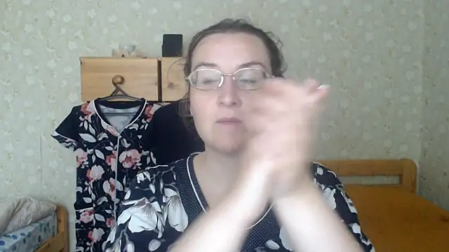 Snapshot of Smart_Rose chatting on September 12, 2025, 11:32 am Smart Rose online show from September 12, 2025, 11:32 am