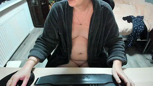 minoesje37 online show from February 24, 2025, 8:36 pm