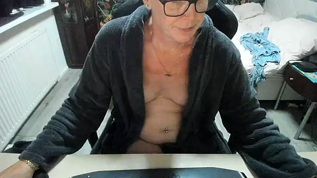 minoesje37 online show from September 15, 2025, 7:36 pm