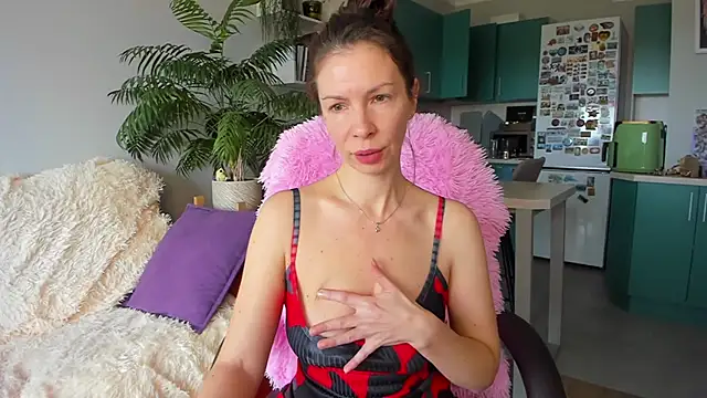 ChristinaGlory online show from April 28, 2026, 6:18 am