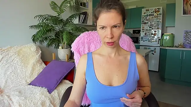 Snapshot of ChristinaGlory chatting on May 17, 2026, 8:55 am ChristinaGlory online show from May 17, 2026, 8:55 am