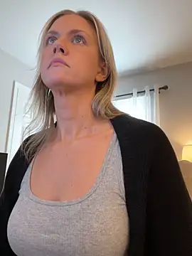 Snapshot of Kay_Cakes chatting on November 11, 2025, 5:35 pm Kay Cakes online show from November 11, 2025, 5:35 pm