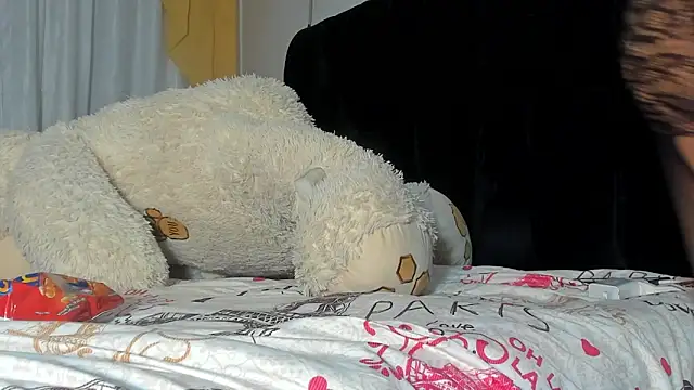 Snapshot of SandraGoldstein chatting on March 22, 2025, 11:20 pm SandraGoldstein online show from March 22, 2025, 11:20 pm