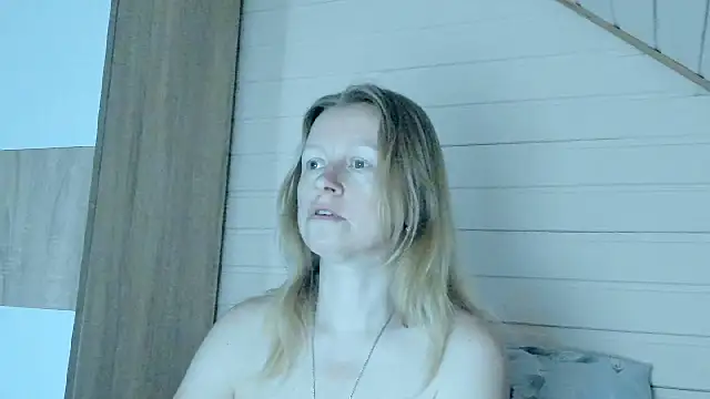 Snapshot of I_AM_MILF chatting on July 2, 2026, 6:52 am I AM MILF online show from July 2, 2026, 6:52 am