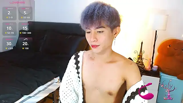 WildestTwink online show from May 4, 2026, 2:13 pm
