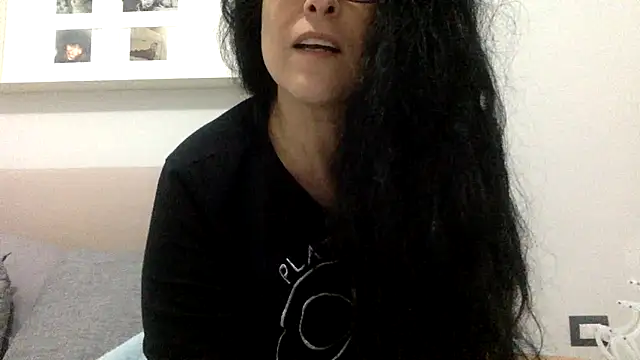 crudeliafrancy online show from March 9, 2026, 5:28 pm