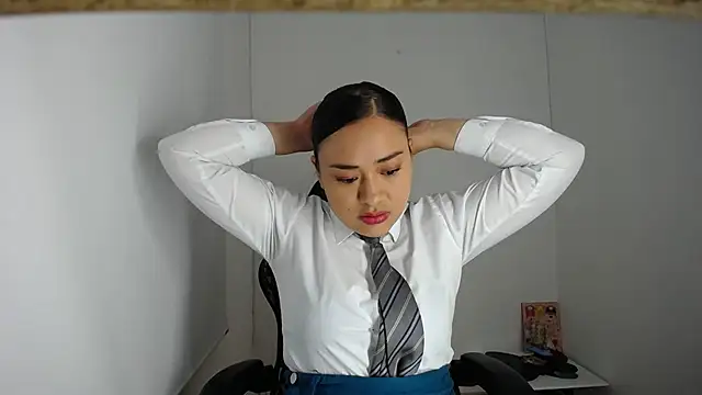 Snapshot of ReyleDoll chatting on December 28, 2024, 11:37 pm ReyleDoll online show from December 28, 2024, 11:37 pm