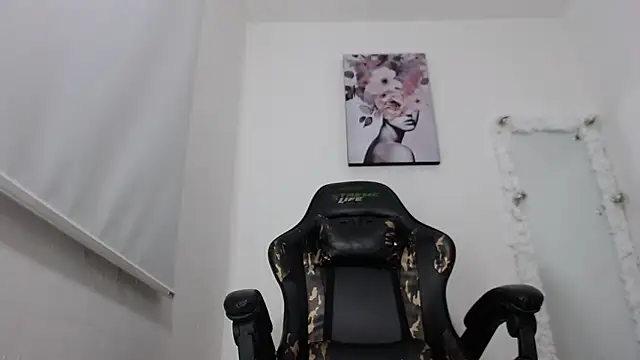 Snapshot of ReyleDoll chatting on January 11, 2025, 11:13 pm ReyleDoll online show from January 11, 2025, 11:13 pm