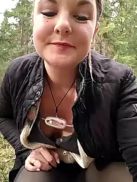 Snapshot of SwedishJennifer chatting on March 12, 2025, 12:36 pm SwedishJennifer online show from March 12, 2025, 12:36 pm