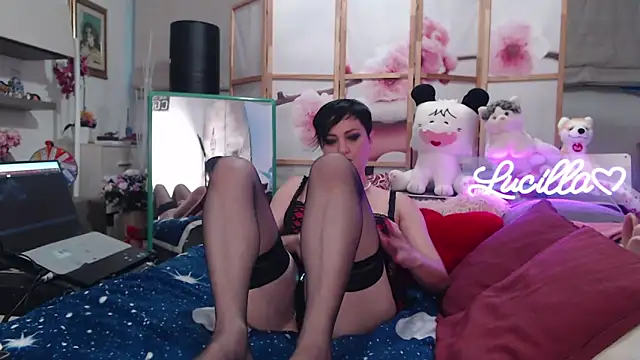 lucillabollente online show from June 14, 2026, 4:14 am