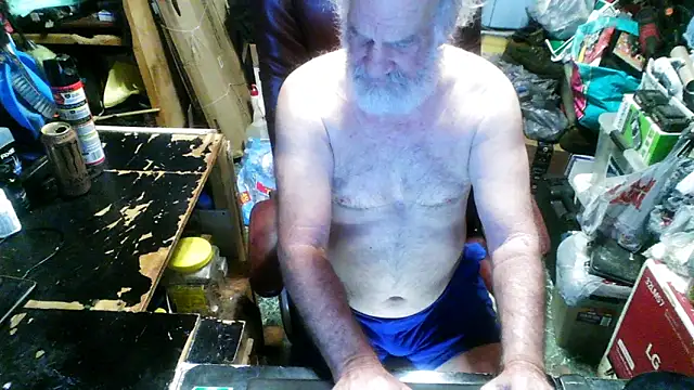 russtee online show from November 18, 2025, 8:24 pm