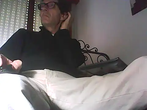 Snapshot of Moro_ra chatting on May 3, 2026, 11:49 am Moro ra online show from May 3, 2026, 11:49 am