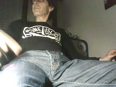 Snapshot of Moro_ra chatting on May 7, 2026, 6:02 pm Moro ra online show from May 7, 2026, 6:02 pm