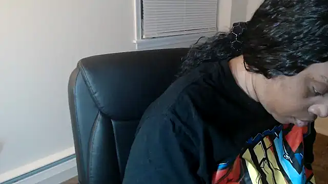 Sexymona1218 online show from December 18, 2025, 10:05 pm