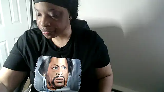 Sexymona1218 online show from May 14, 2026, 9:32 pm