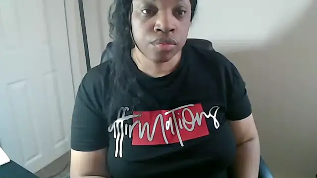 Sexymona1218 online show from May 18, 2026, 1:39 pm