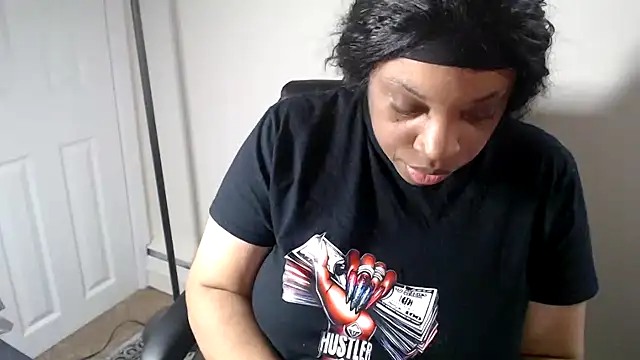 Sexymona1218 online show from May 22, 2026, 8:58 pm