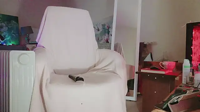 Snapshot of lara_heaven chatting on March 1, 2026, 12:40 pm lara heaven online show from March 1, 2026, 12:40 pm