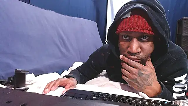 Snapshot of iBreakHeartz chatting on January 27, 2025, 8:18 am iBreakHeartz online show from January 27, 2025, 8:18 am