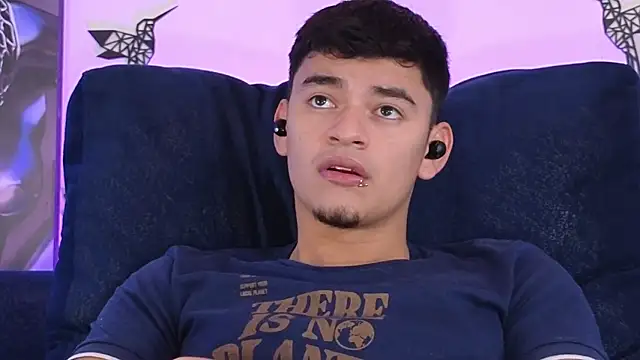 Snapshot of VikoHands chatting on November 12, 2025, 10:04 am VikoHands online show from November 12, 2025, 10:04 am