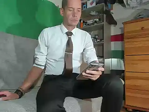 viraglaci18xh online show from October 4, 2025, 2:37 pm