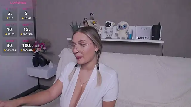 Snapshot of DakotaMae chatting on November 21, 2025, 4:16 pm DakotaMae online show from November 21, 2025, 4:16 pm