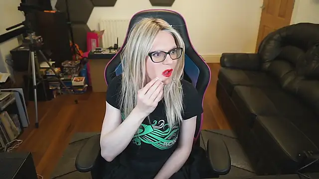 Snapshot of KelseyCobalt chatting on December 7, 2024, 10:50 pm KelseyCobalt online show from December 7, 2024, 10:50 pm