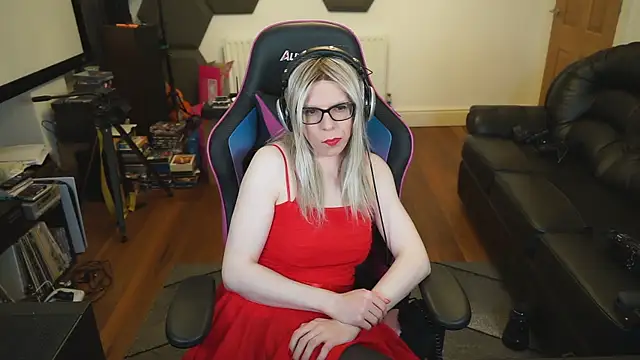 Snapshot of KelseyCobalt chatting on December 11, 2024, 1:37 am KelseyCobalt online show from December 11, 2024, 1:37 am