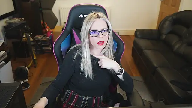 Snapshot of KelseyCobalt chatting on January 1, 2025, 11:07 pm KelseyCobalt online show from January 1, 2025, 11:07 pm