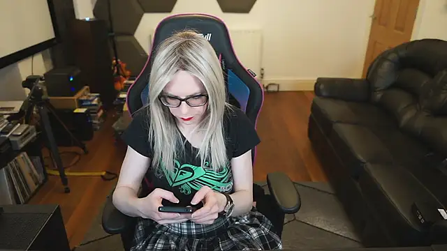 Snapshot of KelseyCobalt chatting on February 6, 2025, 10:10 pm KelseyCobalt online show from February 6, 2025, 10:10 pm