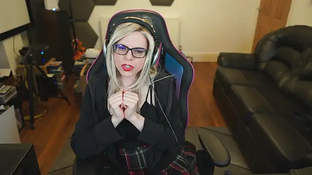 Snapshot of KelseyCobalt chatting on February 16, 2025, 9:48 pm KelseyCobalt online show from February 16, 2025, 9:48 pm