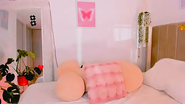 Snapshot of dulce_doll1 chatting on November 22, 2025, 11:37 pm dulce doll1 online show from November 22, 2025, 11:37 pm