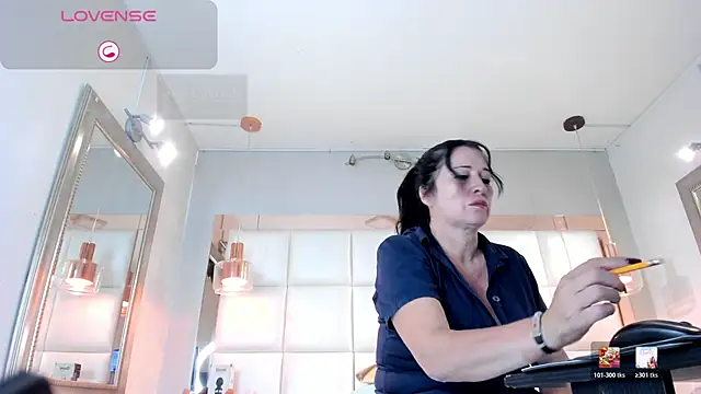 Snapshot of LADY_HELLEN chatting on June 12, 2026, 7:02 pm LADY HELLEN online show from June 12, 2026, 7:02 pm