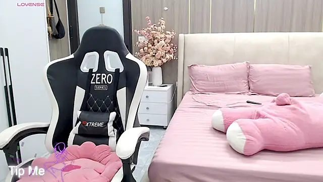 Snapshot of Hanako_love chatting on June 26, 2026, 12:26 am Hanako love online show from June 26, 2026, 12:26 am