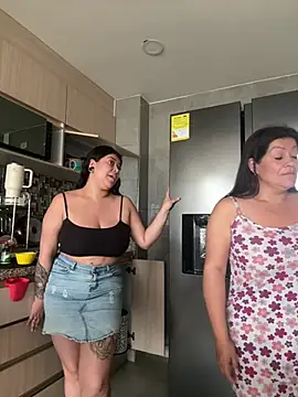 Snapshot of emilyjohanson chatting on February 18, 2025, 1:22 pm emilyjohanson online show from February 18, 2025, 1:22 pm