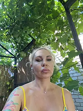 Snapshot of Hotnessi chatting on July 13, 2026, 6:38 am Hotnessi online show from July 13, 2026, 6:38 am